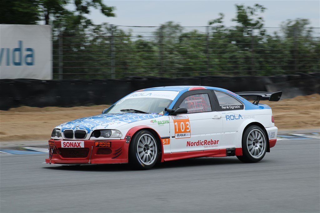 Rene Ogrocki fik rigtig god fart i BMW raceren, mod slutningen af første løbsweekend. Kan han holde den fart på Padborg, rykker de helt store pokaler tættere på.
(Foto: JJ Media)